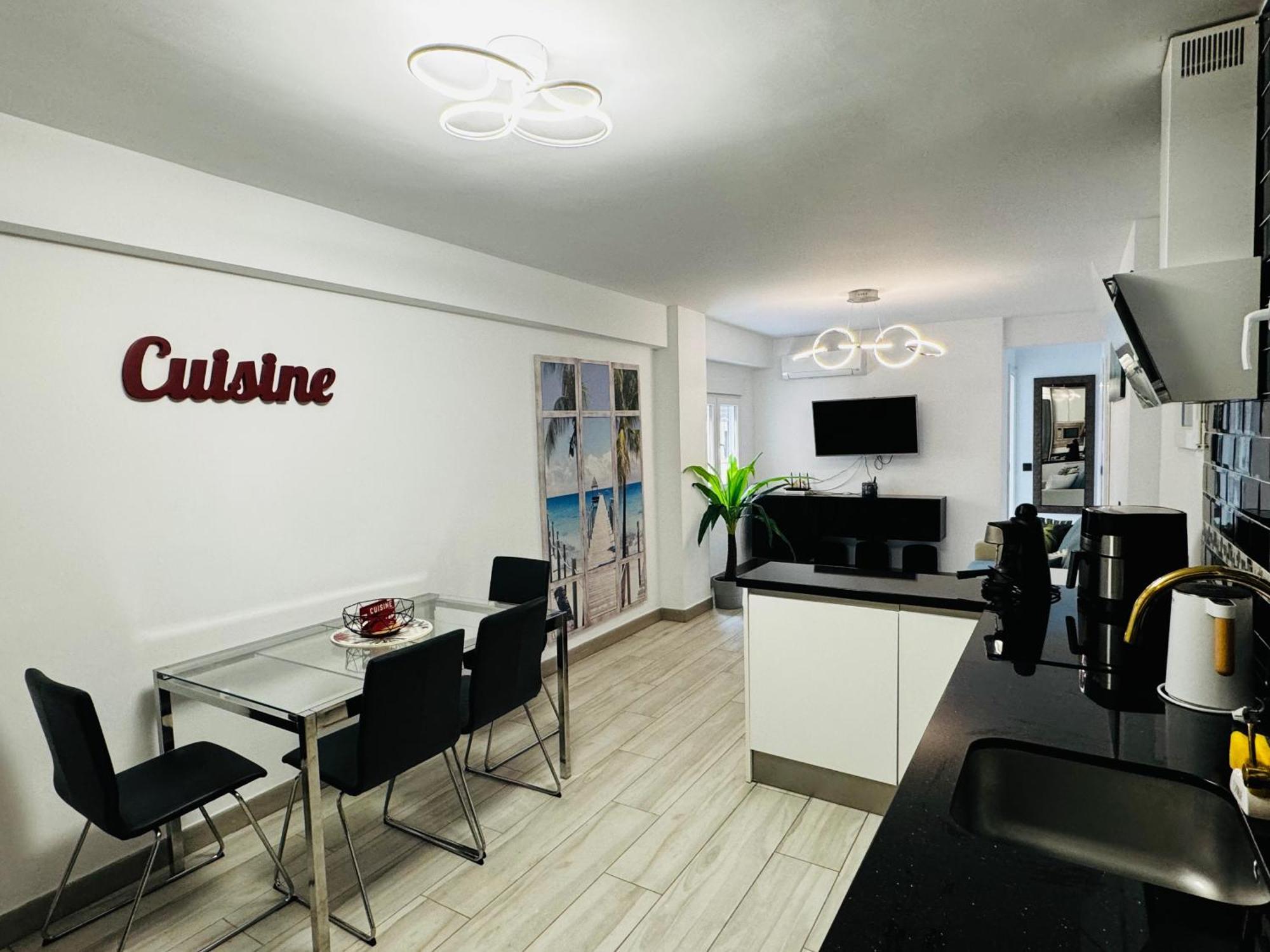 Apartamento Fabrynne Beach Malaga Zewnętrze zdjęcie